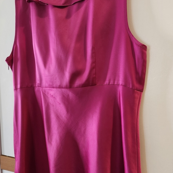 Ann Taylor Size 12. Polyester. Fuchsia. Beautiful Design and color. Gently used. - Picture 12 of 12